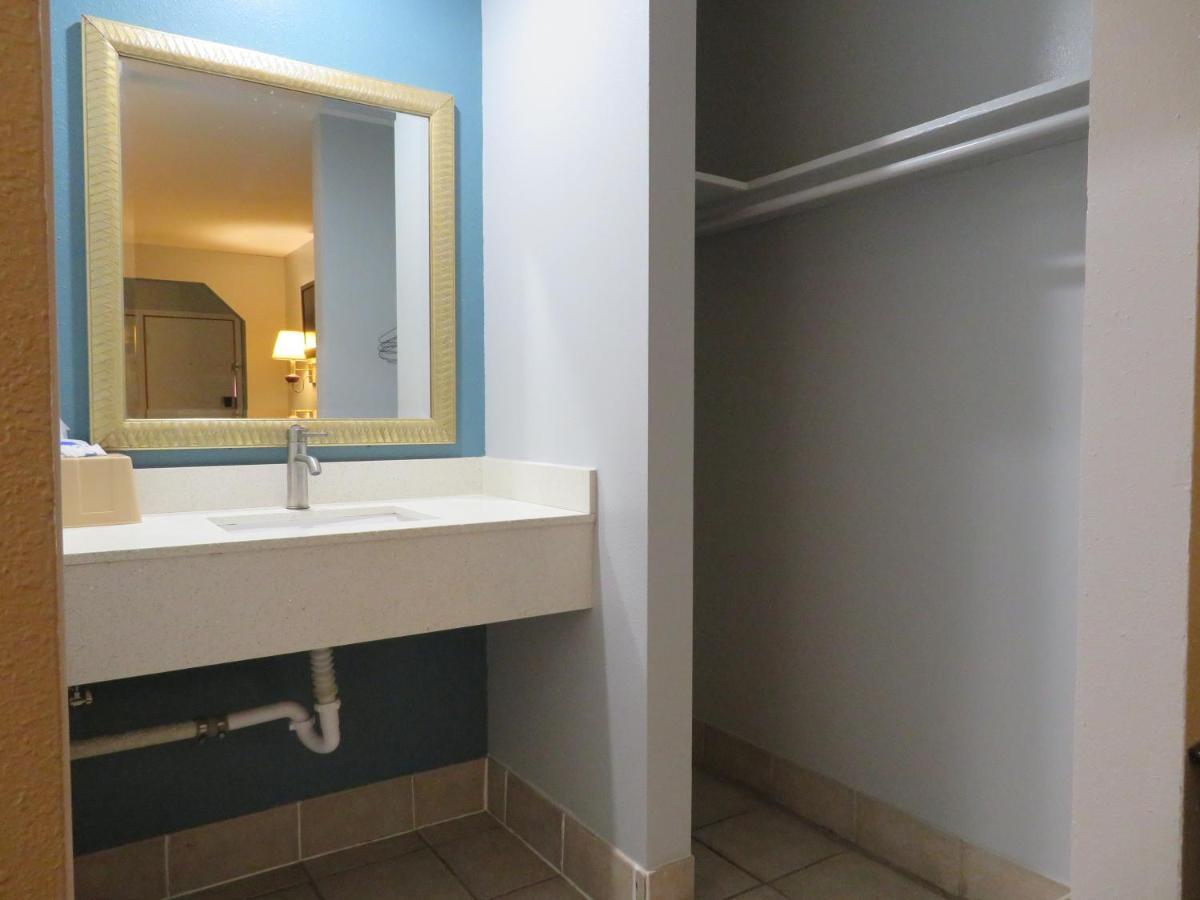 Travel Inn Бомонт Экстерьер фото
